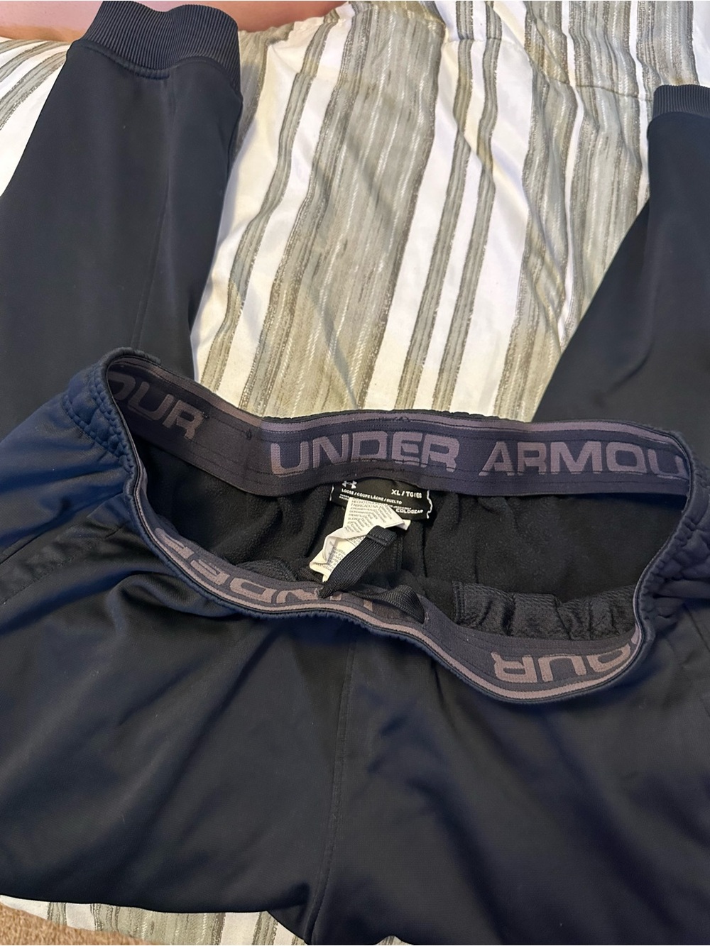 Under Armour Sweats, XL - Picture 3 of 3